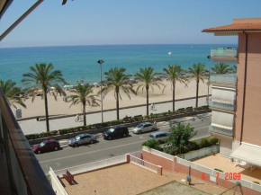 Apartamento ATICO 1a linea de playa Calafell vista al mar y piscina, 2 terrazas